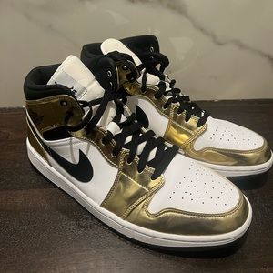 Air Jordan 1 Mid SE Metallic Gold Size 11.5